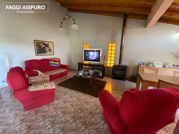 Casaquinta en venta! Zona Aeropuerto.