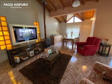 Casaquinta en venta! Zona Aeropuerto.