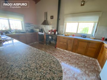 Casaquinta en venta! Zona Aeropuerto.