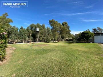 Casaquinta en venta! Zona Aeropuerto.