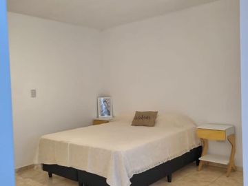 2 Departamentos + 1 cochera semicubierta (zona Shopping)