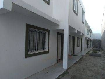 2 Departamentos + 1 cochera semicubierta (zona Shopping)