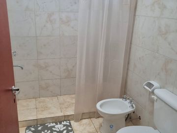 2 Departamentos + 1 cochera semicubierta (zona Shopping)