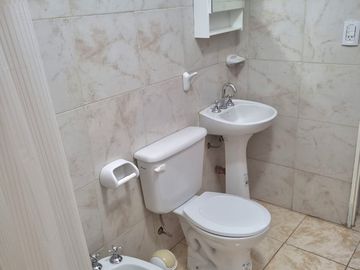 2 Departamentos + 1 cochera semicubierta (zona Shopping)