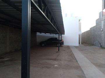 2 Departamentos + 1 cochera semicubierta (zona Shopping)