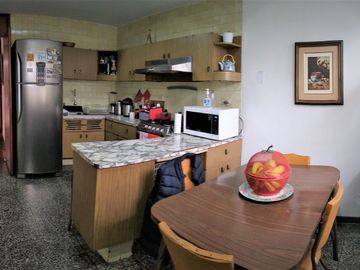SURCO VENTA 1ER PISO (NO TIENE AIRES) 230 M2 3 DORM TERRAZA + JARDIN  + 1 COCHERA