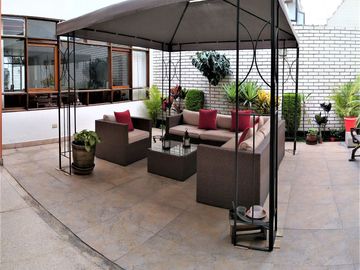 SURCO VENTA 1ER PISO (NO TIENE AIRES) 230 M2 3 DORM TERRAZA + JARDIN  + 1 COCHERA
