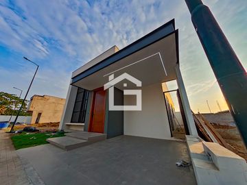 Villa Modelo de 2 Habitaciones con Diseño en Doble Altura y Cocina Americana en Urbanización Privada en Machala