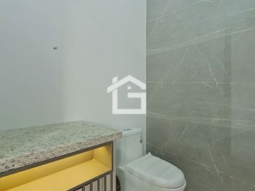 Villa Modelo de 2 Habitaciones con Diseño en Doble Altura y Cocina Americana en Urbanización Privada en Machala