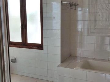 Rumah Area Komplek Mentri di Patra Kuningan Kuningan, Jakarta Selatan
