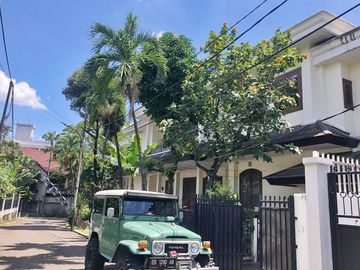 Rumah Area Komplek Mentri di Patra Kuningan Kuningan, Jakarta Selatan