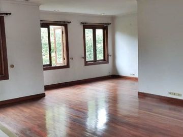 Rumah Area Komplek Mentri di Patra Kuningan Kuningan, Jakarta Selatan