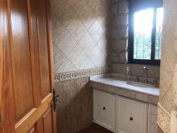 Excelente Residencia de muy buen gusto