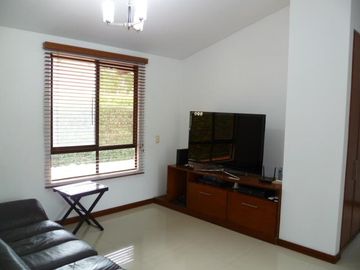 VENDO CONFORTABLE CASA CAMPESTRE SECTOR COLEGIO BRITISH SCHOOL
