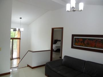 VENDO CONFORTABLE CASA CAMPESTRE SECTOR COLEGIO BRITISH SCHOOL