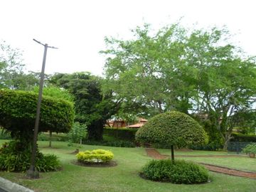 VENDO CONFORTABLE CASA CAMPESTRE SECTOR COLEGIO BRITISH SCHOOL