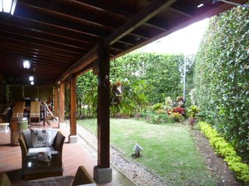 VENDO CONFORTABLE CASA CAMPESTRE SECTOR COLEGIO BRITISH SCHOOL