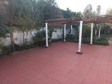 Casa Central  En Curicó,  V 1385-365-LR-06.22