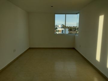 VENTA CASA  CON ESTUDIO EN PLANTA BAJA EN  GRAND JURIQUILLA QUERETARO