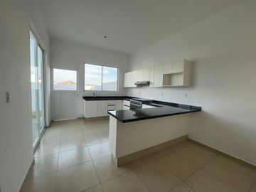 VENTA CASA  CON ESTUDIO EN PLANTA BAJA EN  GRAND JURIQUILLA QUERETARO