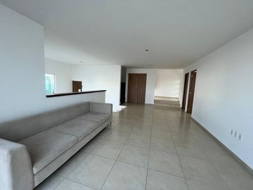 VENTA CASA  CON ESTUDIO EN PLANTA BAJA EN  GRAND JURIQUILLA QUERETARO