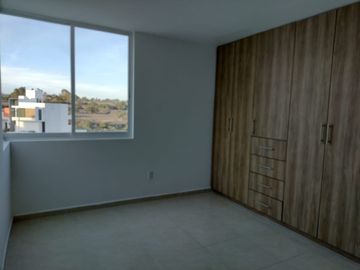 VENTA CASA  CON ESTUDIO EN PLANTA BAJA EN  GRAND JURIQUILLA QUERETARO