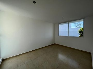 VENTA CASA  CON ESTUDIO EN PLANTA BAJA EN  GRAND JURIQUILLA QUERETARO