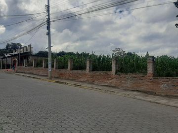 CHECA, vendo terreno 1.500m, con casa y local comercial, servicios básicos