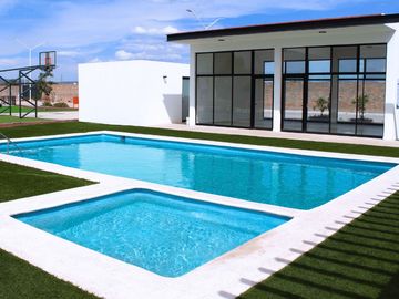 Casa en Venta en SLP, En privada, POZOS