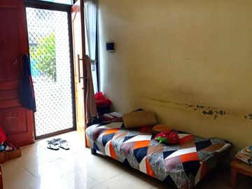 JUAL CEPAT!! Rumah Minimalis Tinggi dari Jalan di Sunter Hijau, Bisa Nego