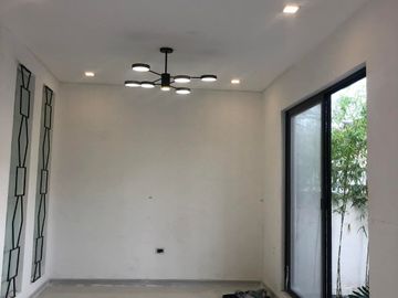 modern 3br house with parking