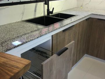 modern 3br house with parking