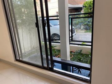 modern 3br house with parking