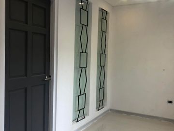 modern 3br house with parking