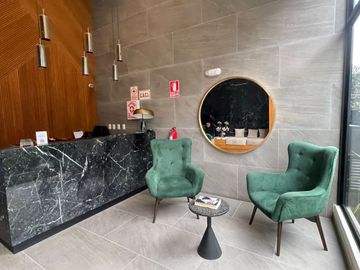Elegante Departamento en Zona Empresarial con Conexiones Estratégicas