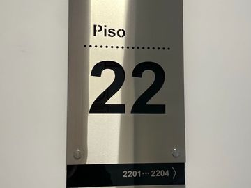 Elegante Departamento en Zona Empresarial con Conexiones Estratégicas
