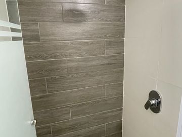 Elegante Departamento en Zona Empresarial con Conexiones Estratégicas