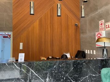 Elegante Departamento en Zona Empresarial con Conexiones Estratégicas