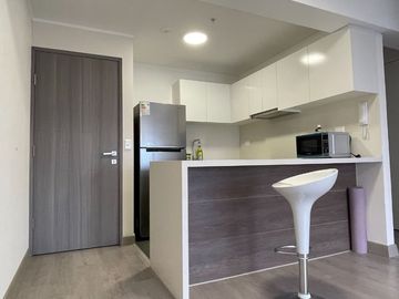 Elegante Departamento en Zona Empresarial con Conexiones Estratégicas