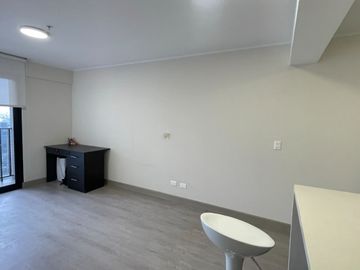 Elegante Departamento en Zona Empresarial con Conexiones Estratégicas