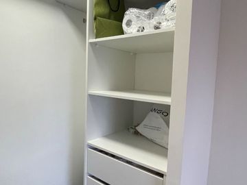 Elegante Departamento en Zona Empresarial con Conexiones Estratégicas