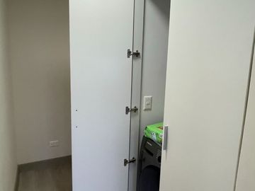 Elegante Departamento en Zona Empresarial con Conexiones Estratégicas