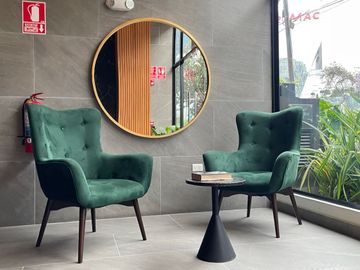 Elegante Departamento en Zona Empresarial con Conexiones Estratégicas