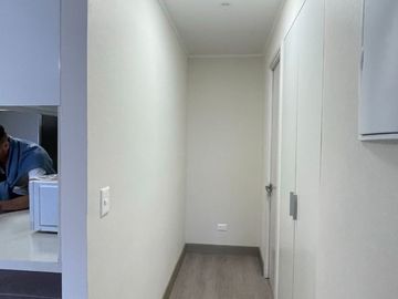 Elegante Departamento en Zona Empresarial con Conexiones Estratégicas