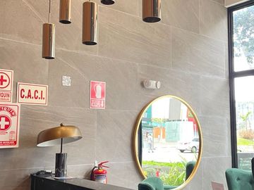 Elegante Departamento en Zona Empresarial con Conexiones Estratégicas