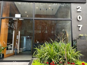 Elegante Departamento en Zona Empresarial con Conexiones Estratégicas