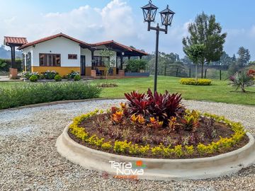 Finca en unidad cerrada con hermosa vista panorámica El Peñol