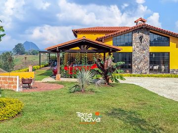 Finca en unidad cerrada con hermosa vista panorámica El Peñol