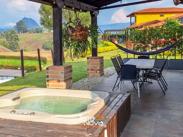Finca en unidad cerrada con hermosa vista panorámica El Peñol