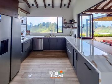 Finca en unidad cerrada con hermosa vista panorámica El Peñol